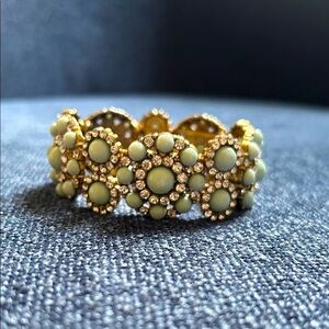 Elegant Gold and Green Floral Ring